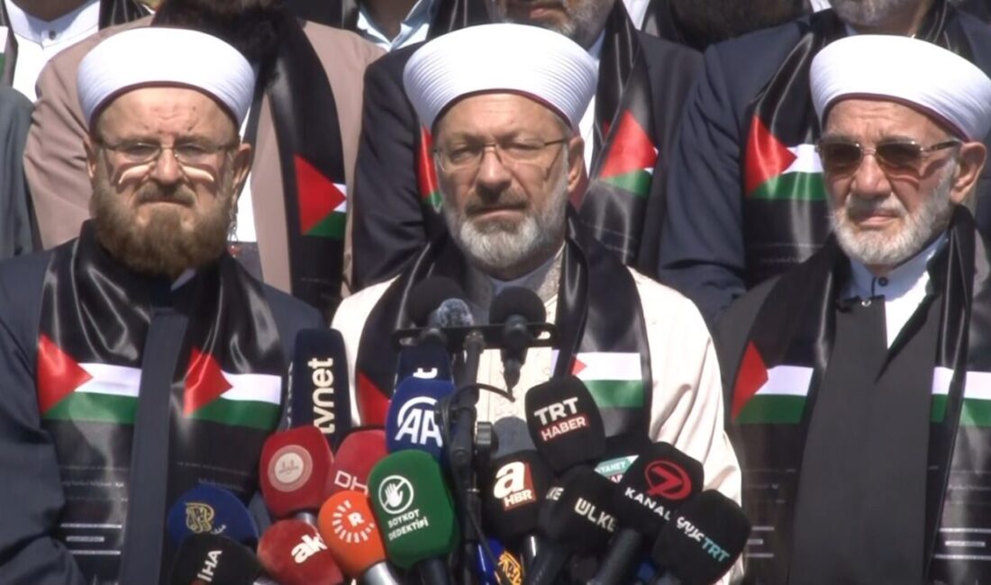 İstanbul’daki Demokrasi ve Özgürlükler Adası’nda bir araya gelen 50 ülkeden