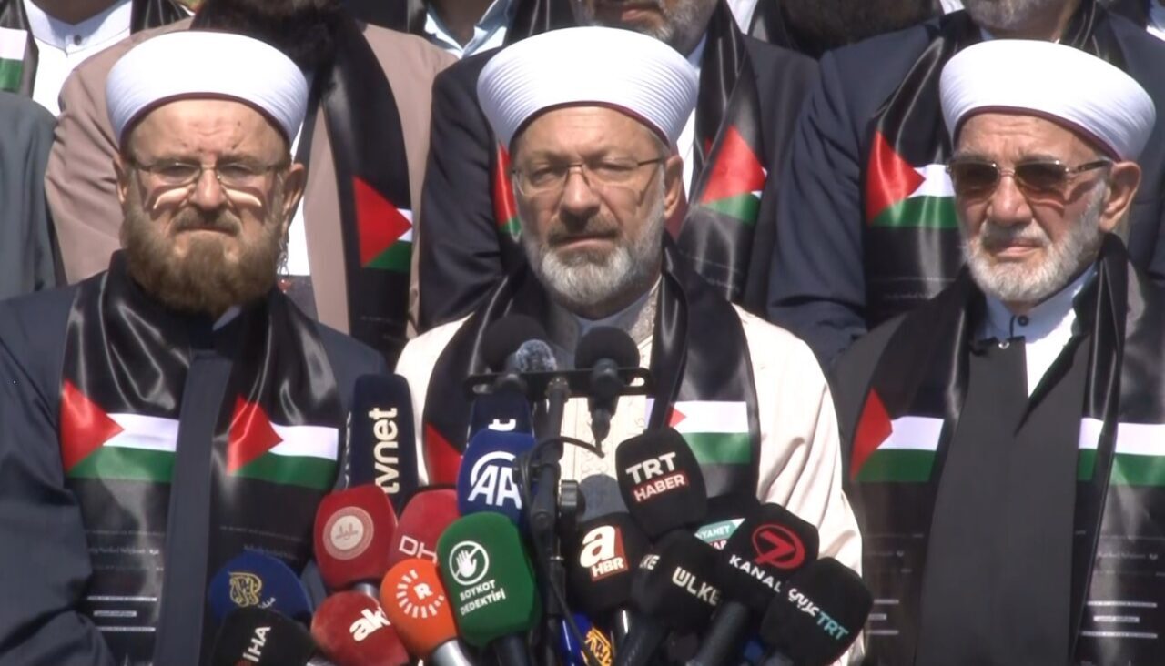 İstanbul’daki Demokrasi ve Özgürlükler Adası’nda bir araya gelen 50 ülkeden