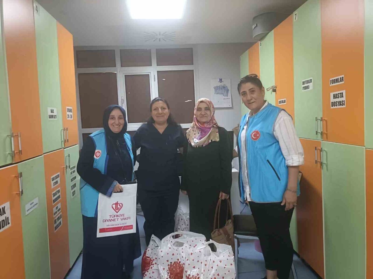 Diyarbakır Müftülüğü görevlileri ve gönüllüler aracılığıyla Diyarbakır Çocuk Hastalıkları Hastanesinde