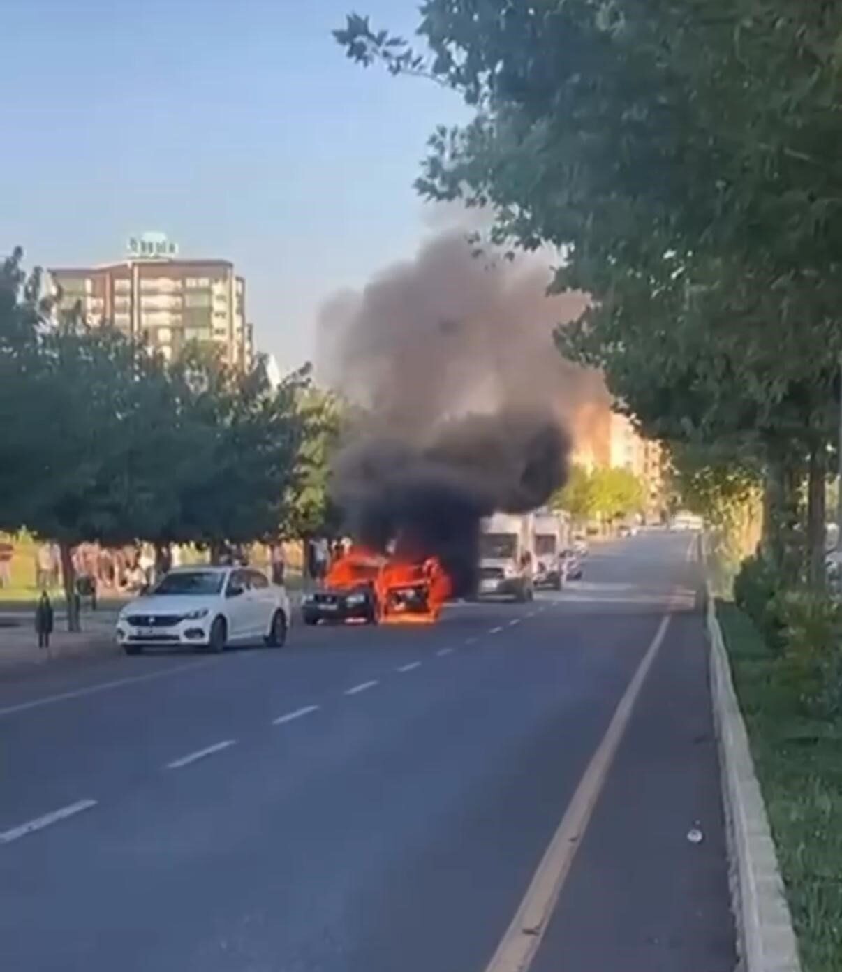 Diyarbakır’da 1 kişinin hayatını kaybettiği, daha sonra otomobilin yakıldığı olayda