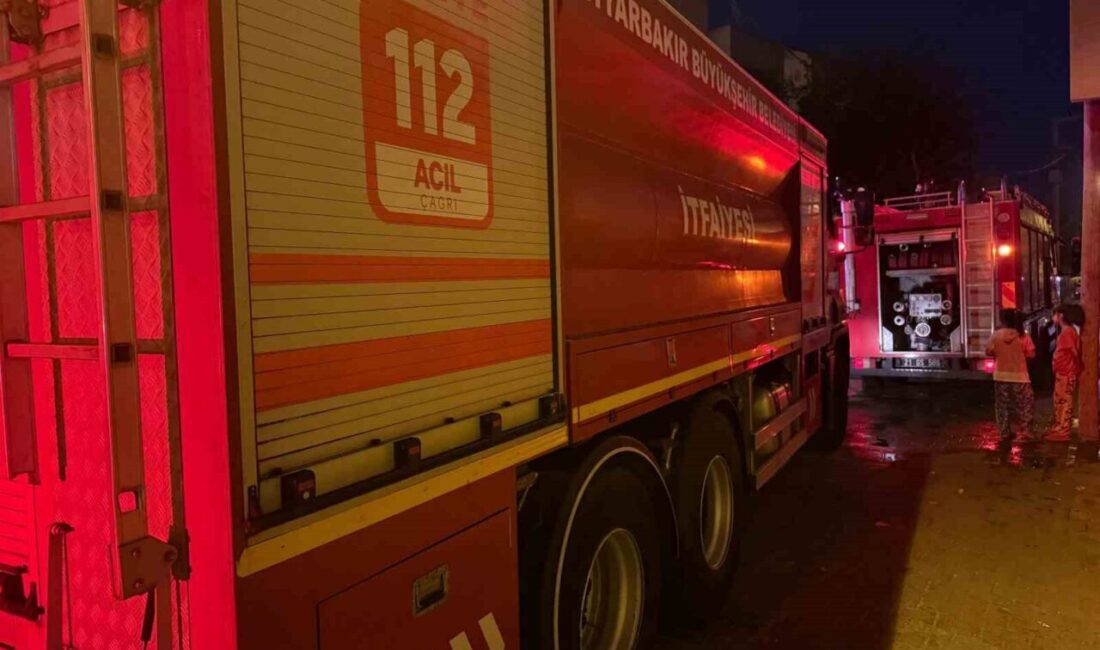 Diyarbakır’da bir evde patlama meydana geldi. Patlama sonrası yangın çıkarken,