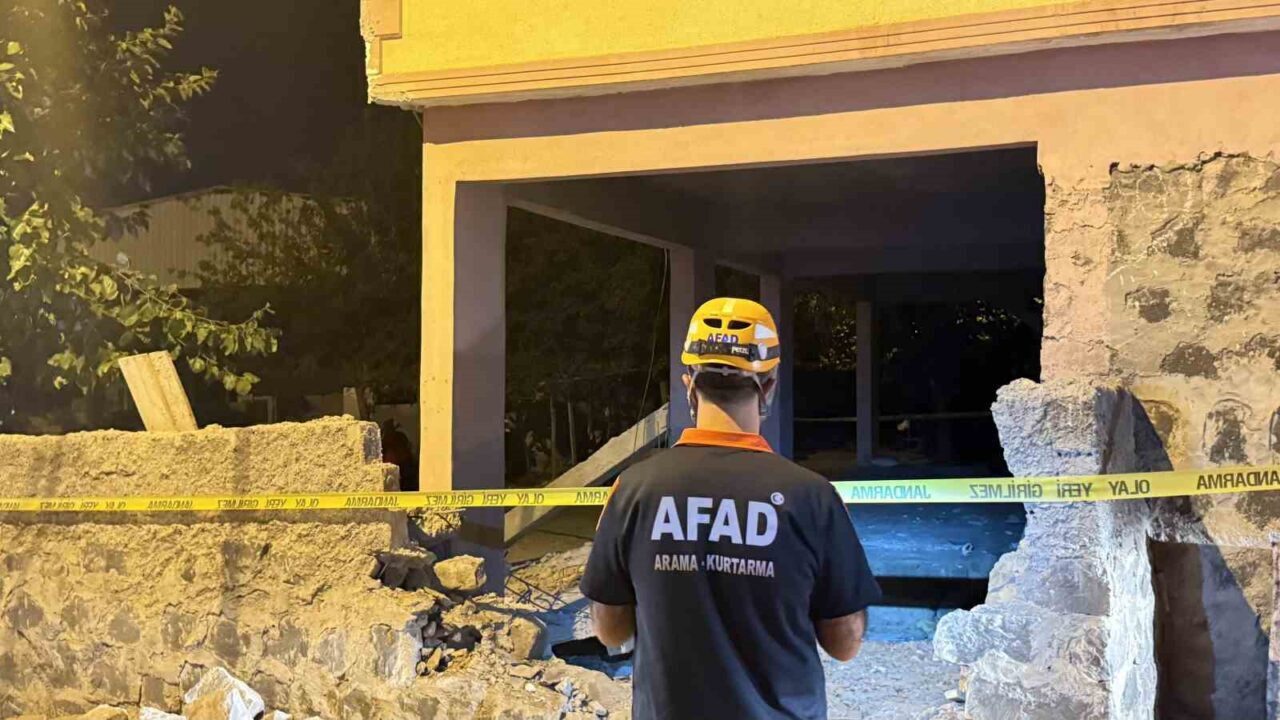 Diyarbakır’ın merkez Kayapınar ilçesinde bir evin balkonunun çökmesi sonucu 2’si