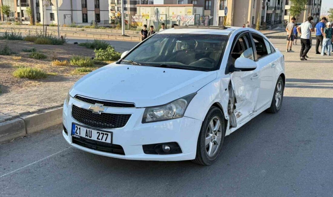 Diyarbakır’ın Bağlar ilçesinde iki otomobil çarpıştı. Kazada ölen ya da