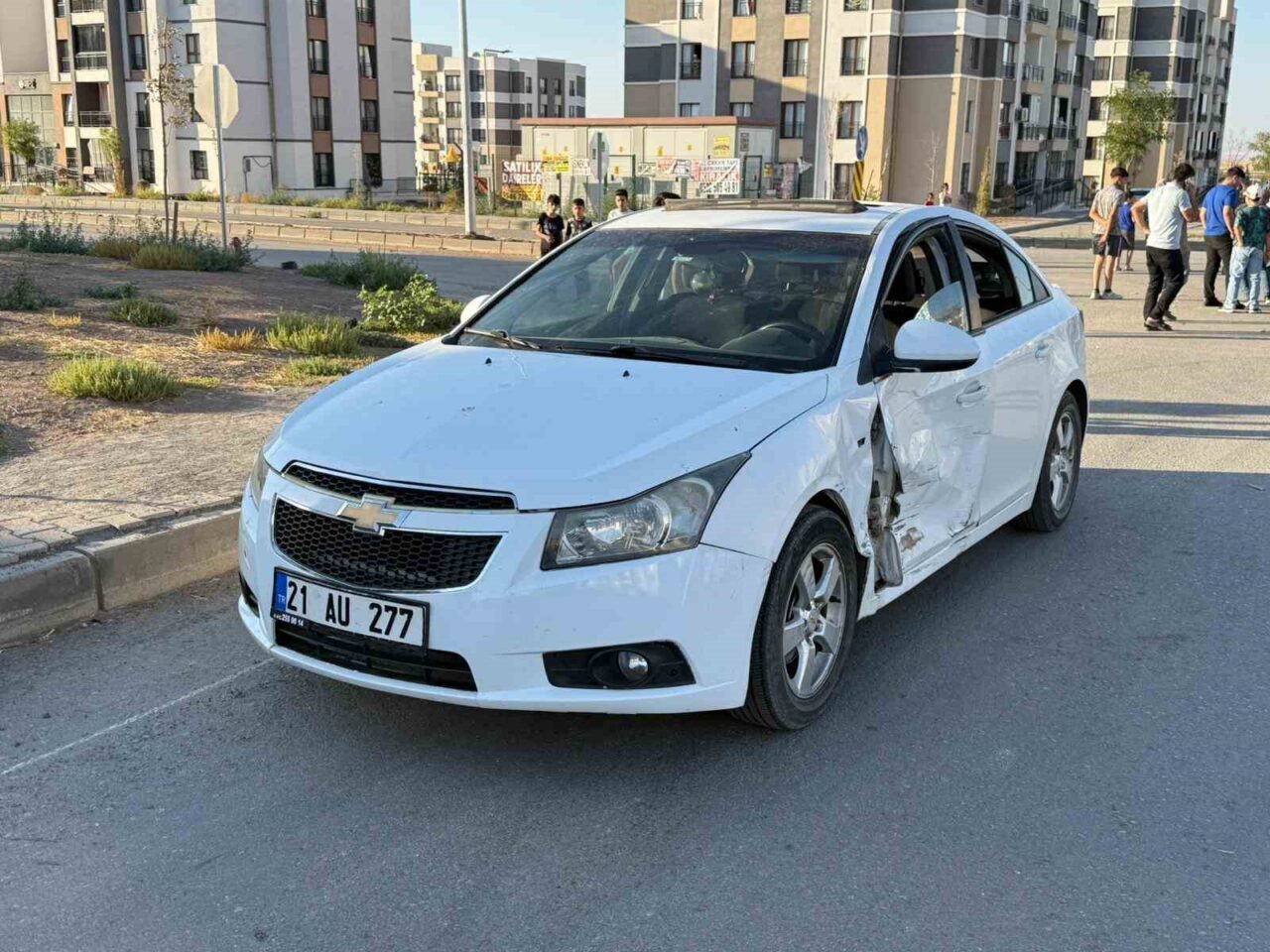 Diyarbakır’ın Bağlar ilçesinde iki otomobil çarpıştı. Kazada ölen ya da