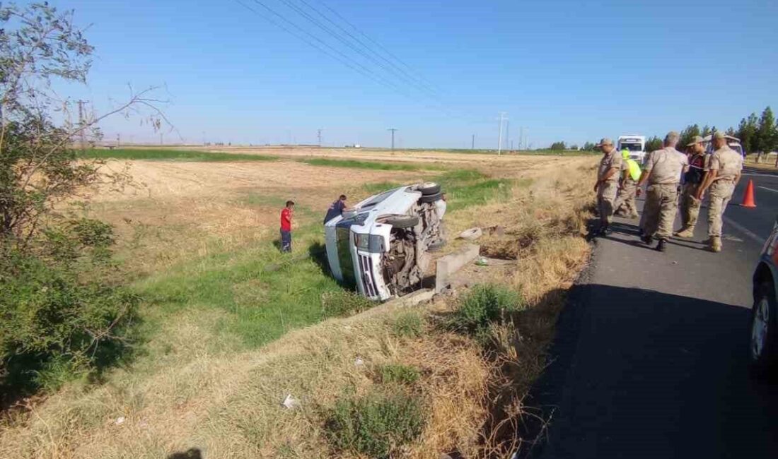 Diyarbakır’ın Çınar ilçesinde minibüsün yol kenarına devrildiği kazada 1 kişi