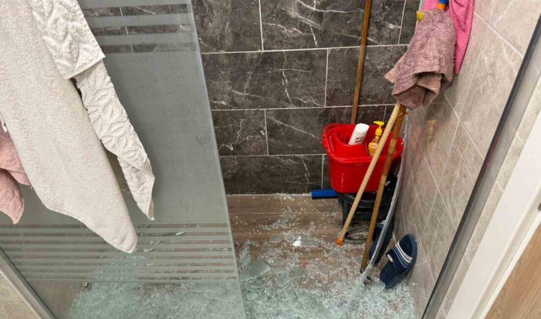 Diyarbakır’da bir kadının üstüne duşa kabini düştü. Vücudunda kesiklerin oluşmasıyla