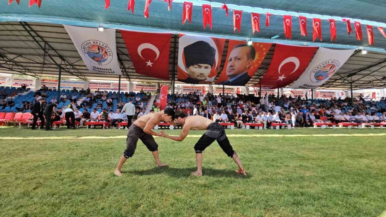 Malatya’nın Darende ilçesinde bu yıl 72.’si düzenlenen Zengibar Karakucak Güreş