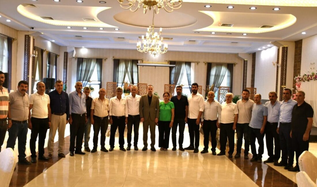 Doğanşehir Muhtarlar Derneği Başkanı Mustafa Sema ve beraberindeki muhtar heyeti,