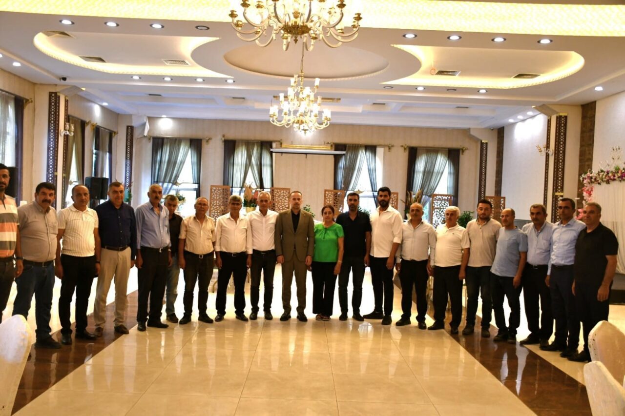 Doğanşehir Muhtarlar Derneği Başkanı Mustafa Sema ve beraberindeki muhtar heyeti,