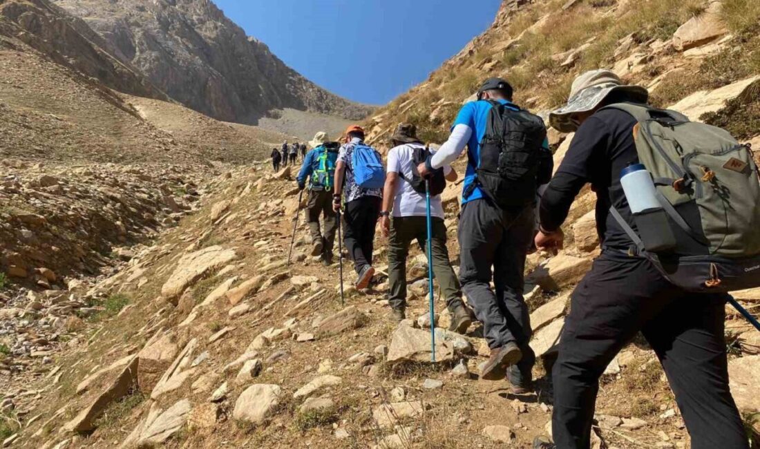 Doğaseverler, doğal güzelliklerini tanıtmak, tarihi yolları yaşatmak ve doğayla iç