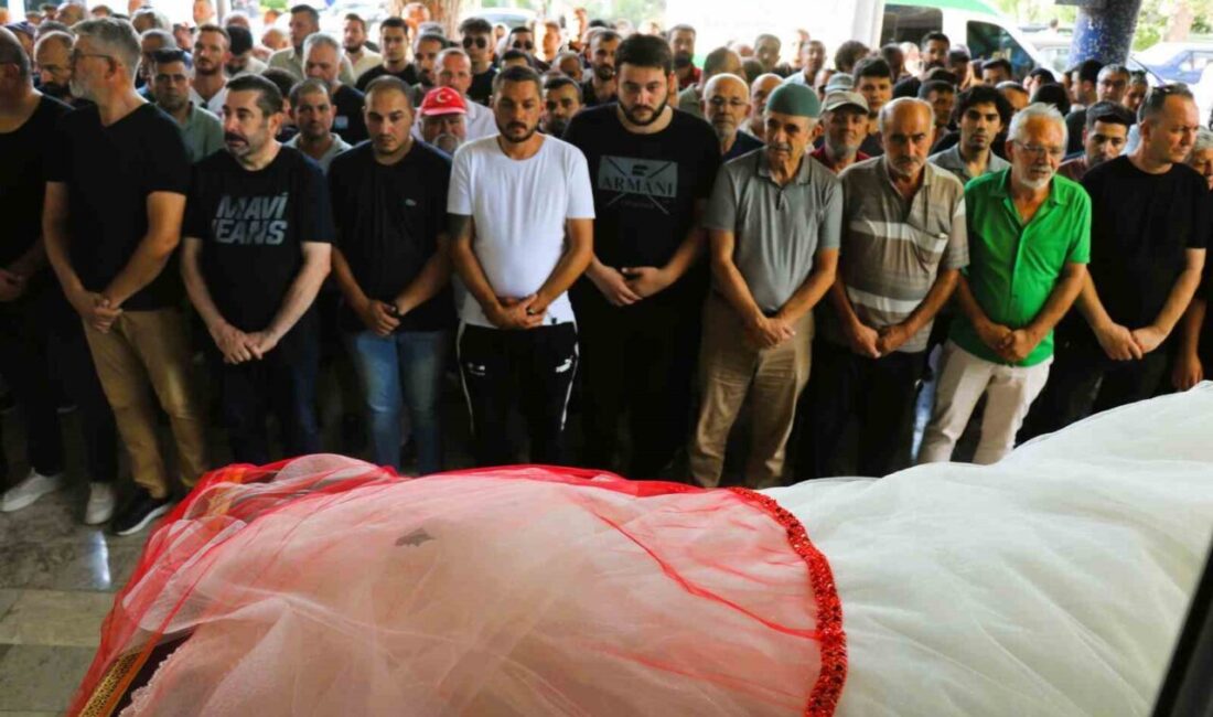 Denizli’de doğum günü partisinden dönerlerken geçirdikleri trafik kazasında erkek arkadaşıyla