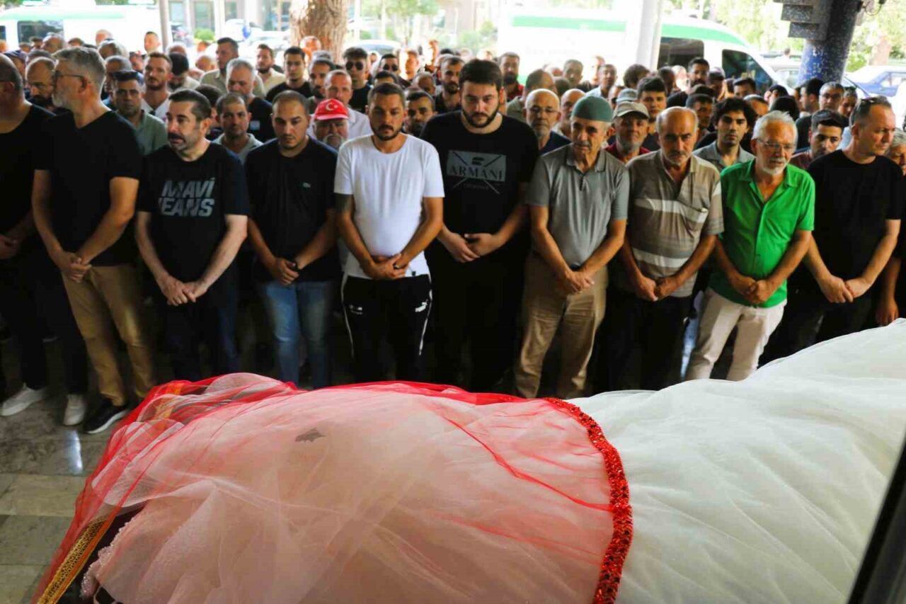 Denizli’de doğum günü partisinden dönerlerken geçirdikleri trafik kazasında erkek arkadaşıyla