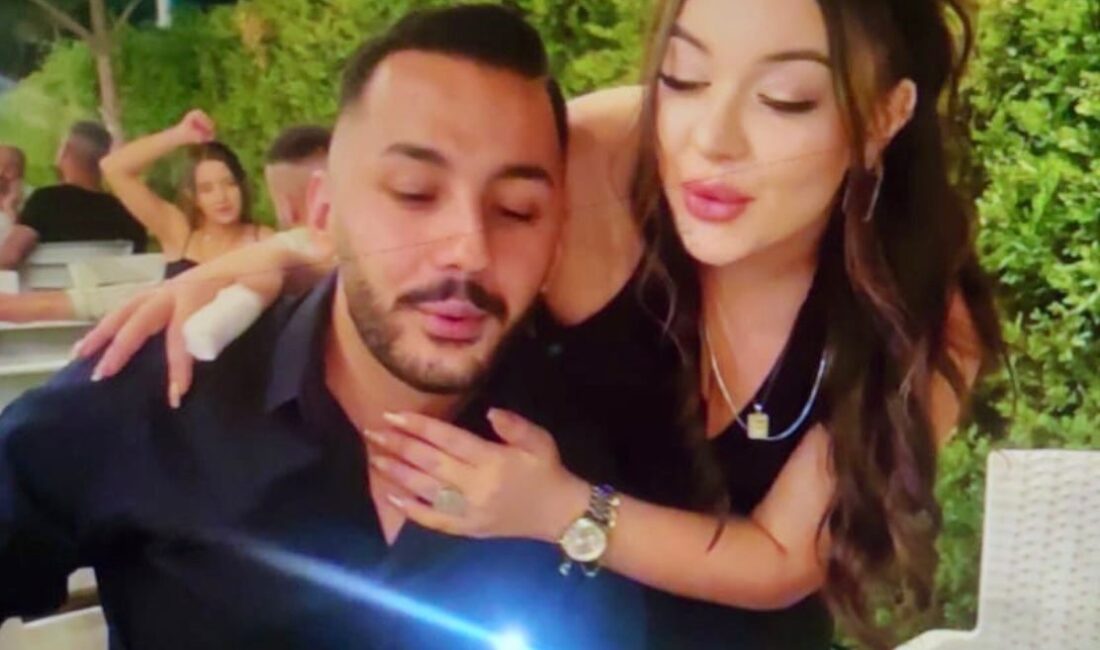 Denizli’de doğum günü partisinden dönen nişanlı çift, ağaca saplanan otomobilde