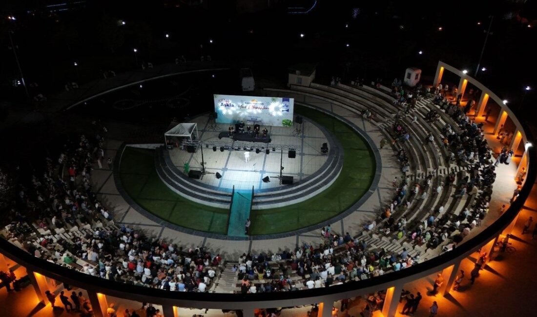 Elazığ Belediyesi’nin yaz konserleri Kültür Park Amfitiyatro’da devam ediyor. Onlarca