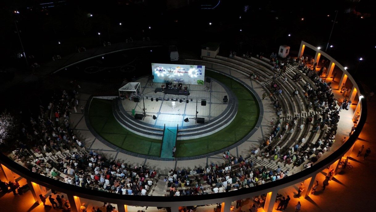 Elazığ Belediyesi’nin yaz konserleri Kültür Park Amfitiyatro’da devam ediyor. Onlarca