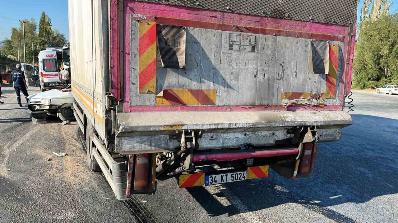 Kütahya’nın Domaniç ilçesinde sabah saatlerinde meydana gelen trafik kazasında 2