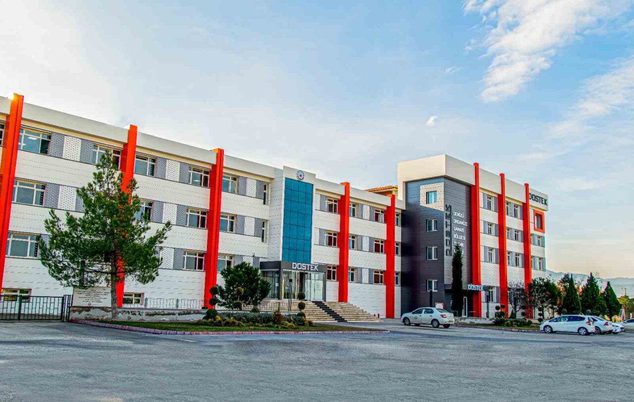 Denizli’nin mesleki eğitimde öncü kurumlarından biri olan DOSTEK Koleji, 2025-2026