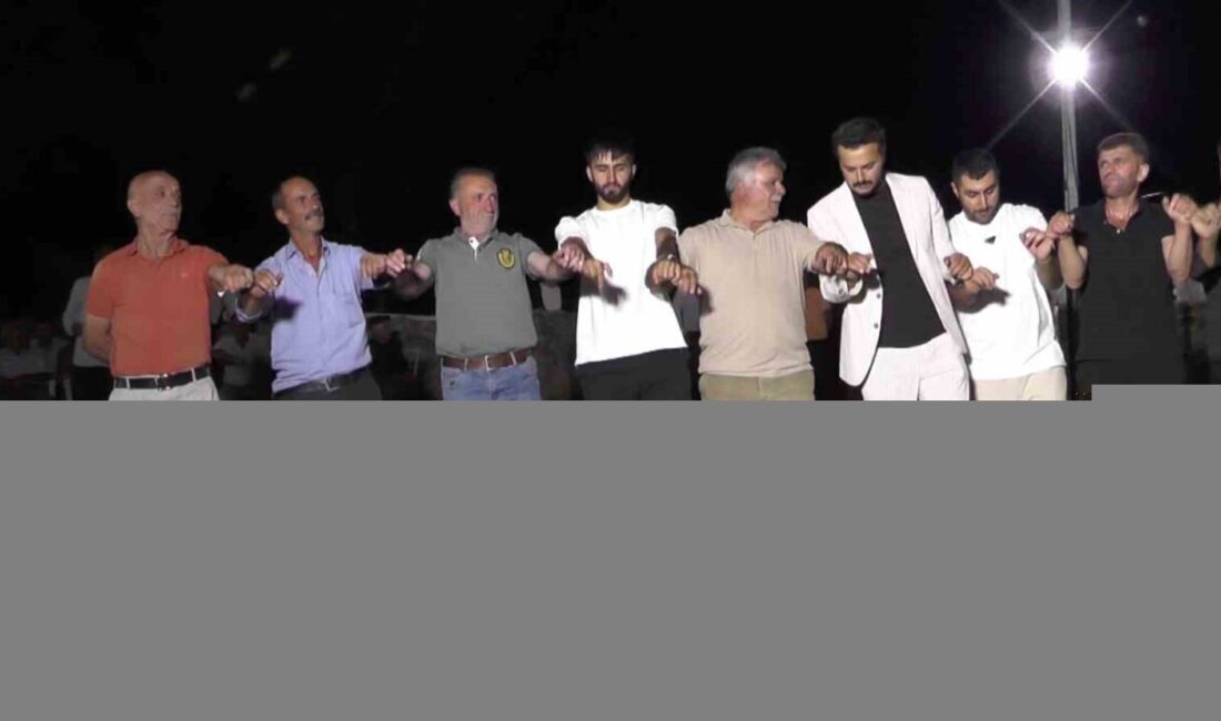 Erzurum’un Oltu ilçesinde düzenlenen bir düğünde halay çeken Yaşar Yarar,