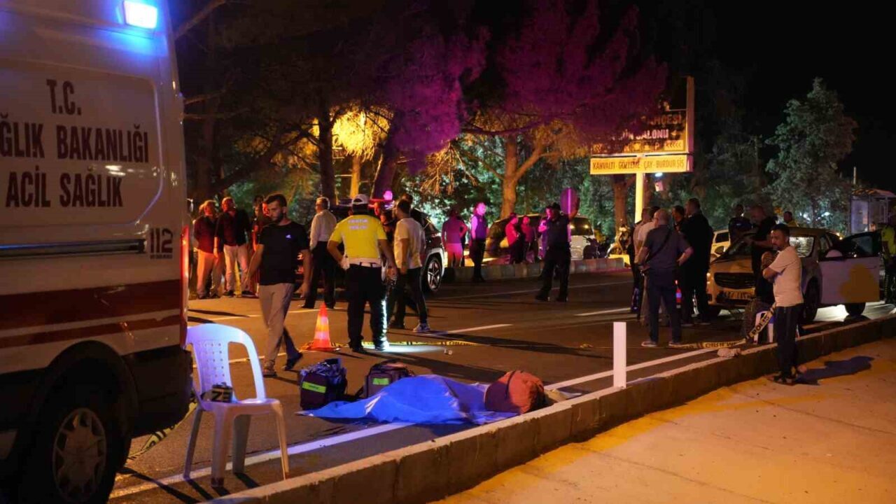 Burdur-Fethiye karayolunda düğün salonundan çıkıp yolun karşısına geçmeye çalışan 84