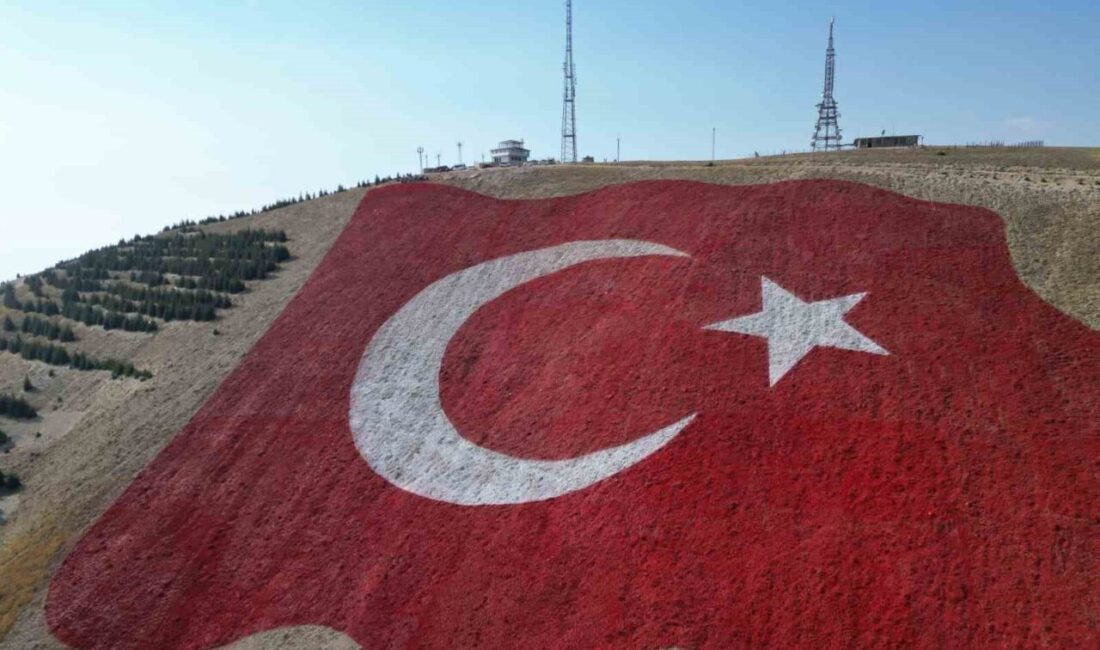 Kahramanmaraş’ta Onikişubat Belediyesi tarafından Ahır Dağı’na yapılan dünyanın en büyük