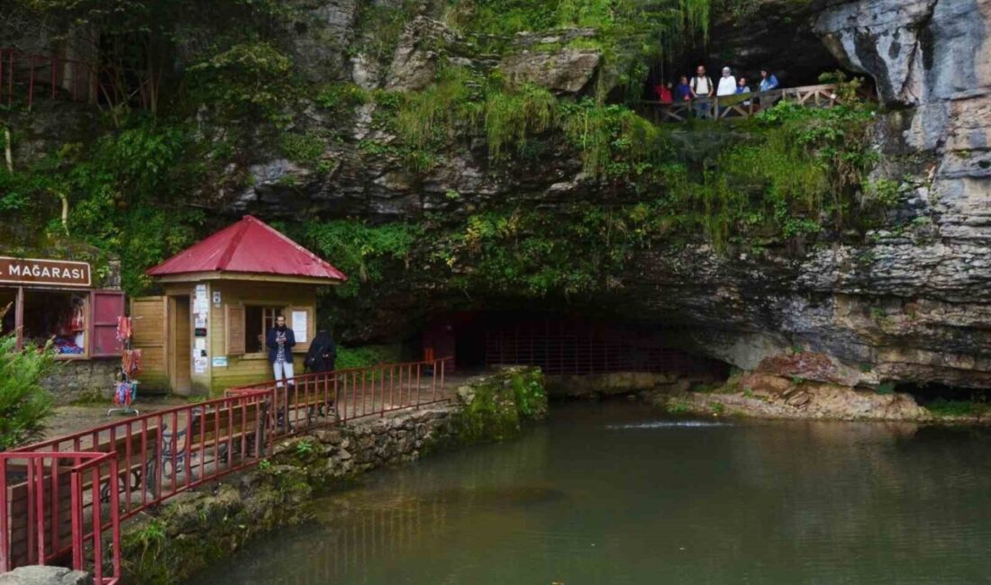 Yaklaşık 8 km uzunluğu ile dünyanın en uzun ikinci mağarası