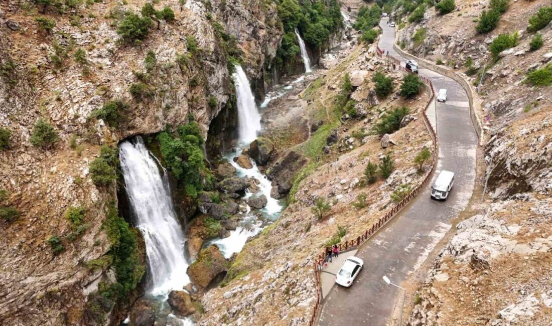 Kayseri’de Aladağlar Milli Parkı sınırlarında bulunan Kapuzbaşı Şelalesi havadan çekilen