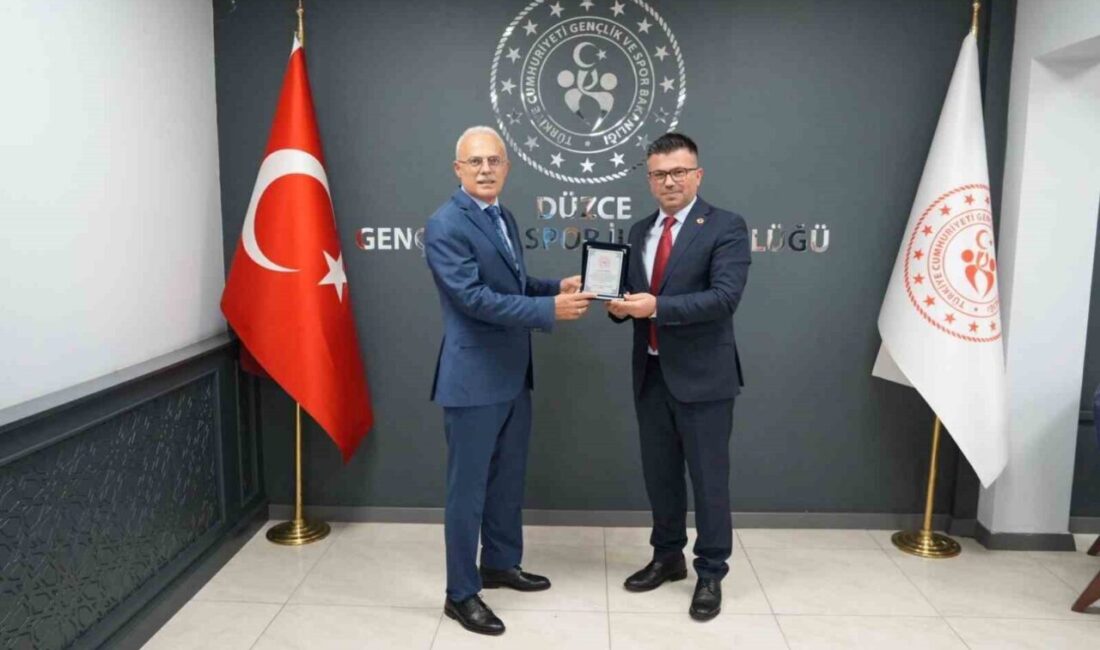 Düzce Gençlik ve Spor İl Müdürlüğü’nde devir teslim töreni düzenlendi.