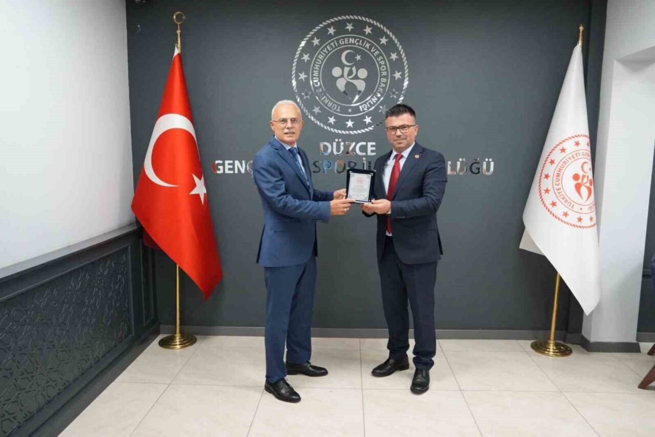 Düzce Gençlik ve Spor İl Müdürlüğü’nde devir teslim töreni düzenlendi.