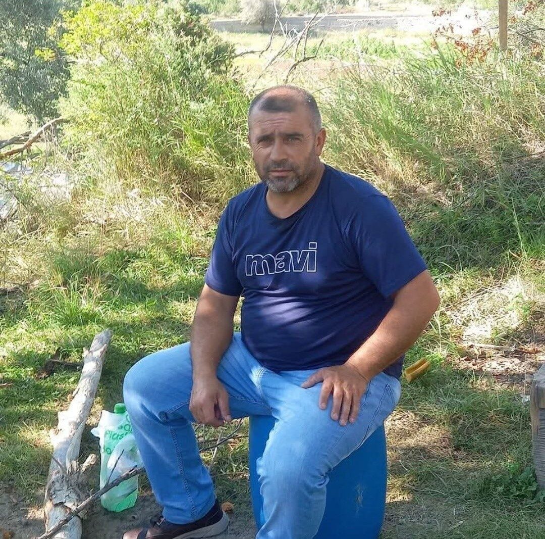 Tekirdağ’ın Ergene ilçesinde dinlenmek için oturduğu ağacın altında fenalaşan inşaat