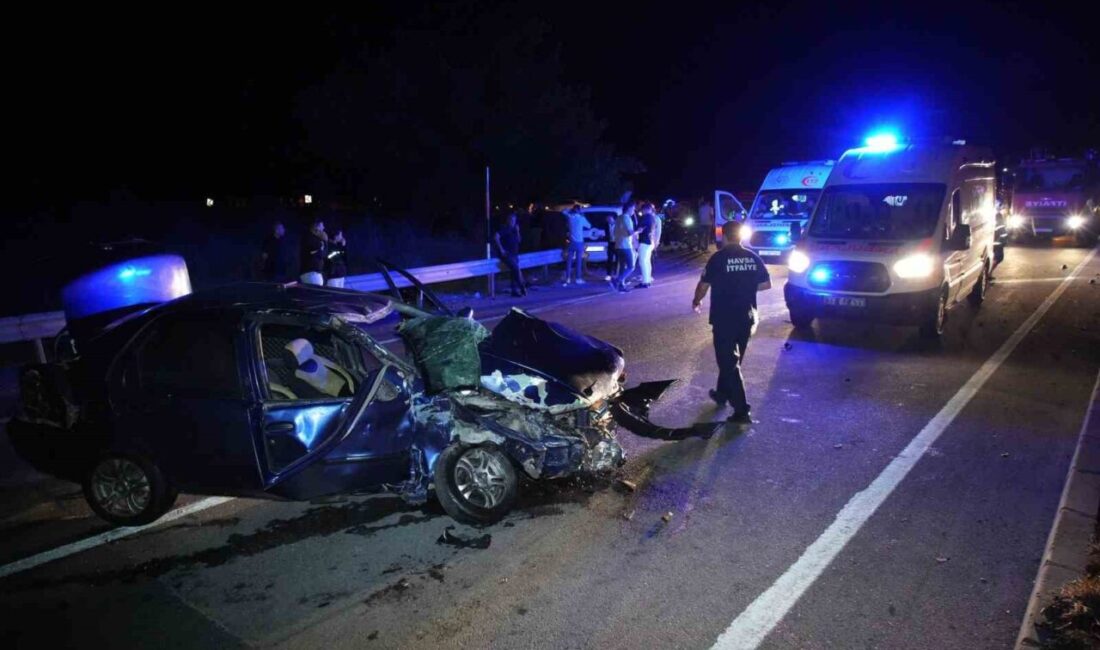 Edirne’de meydana gelen kazada hafif ticari araç ile otomobilin çarpışması