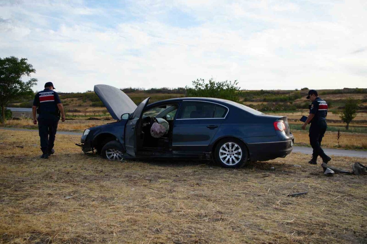 Edirne’de otomobil sürücüsünün direksiyon kontrolünü kaybetmesi sonucu meydana gelen kazada