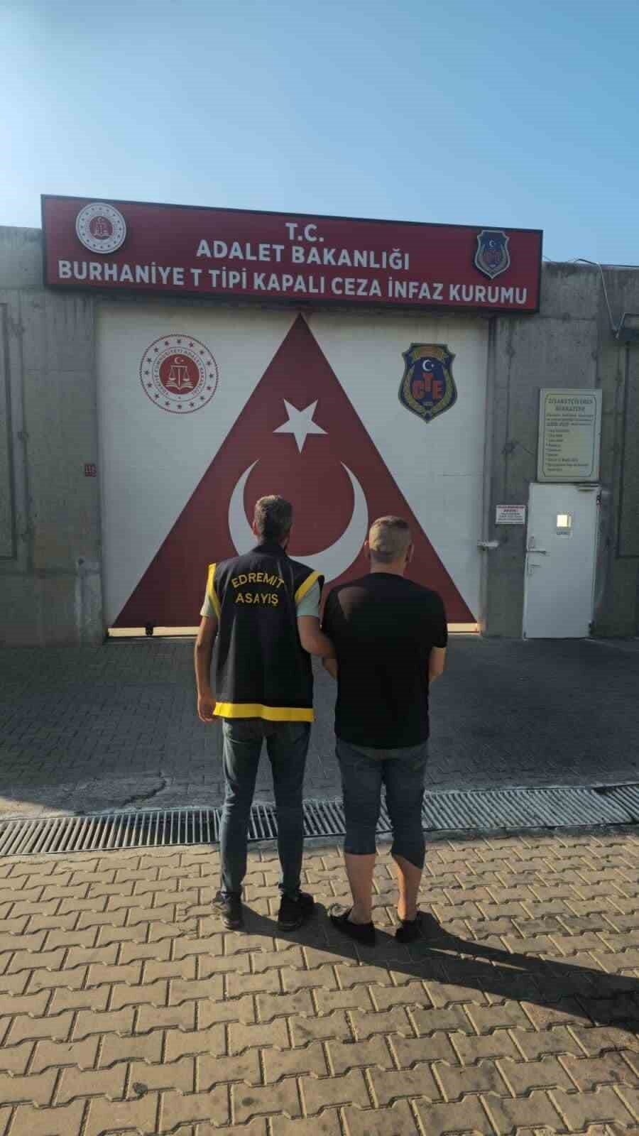 Balıkesir’in Edremit ilçesinde, hakkında kesinleşmiş 19 yıl 11 ay hapis