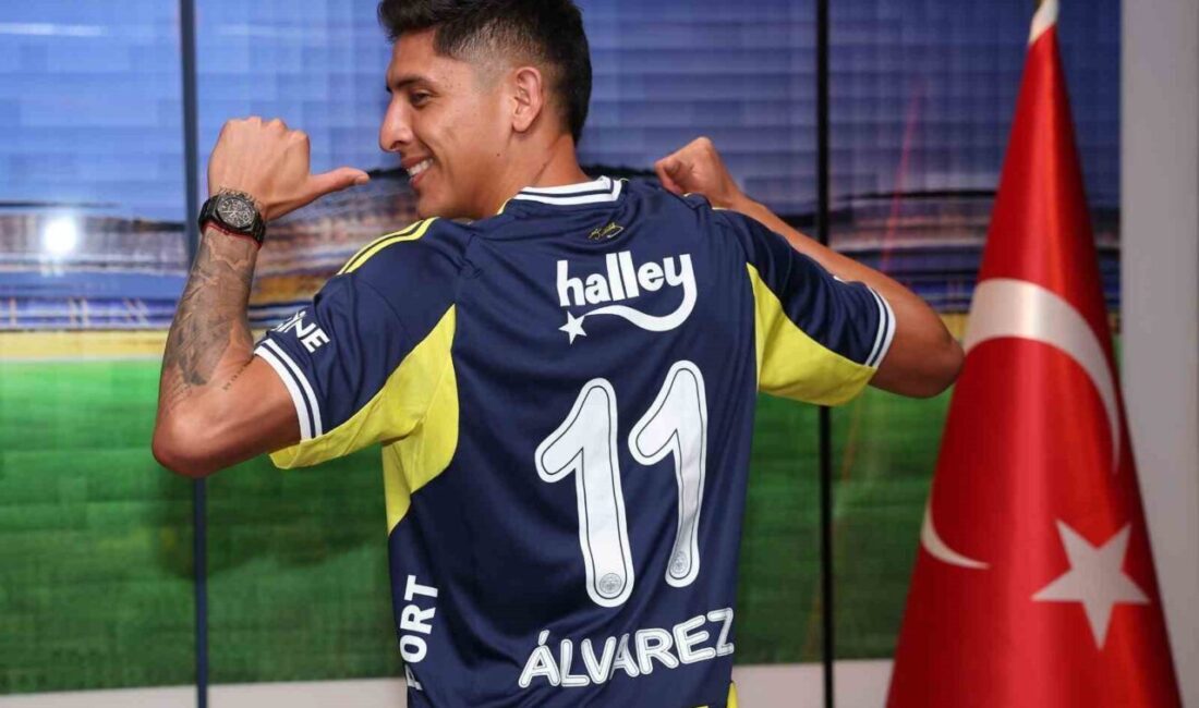 Fenerbahçe’nin, Premier Lig ekibi West Ham United’dan kiralık olarak kadrosuna