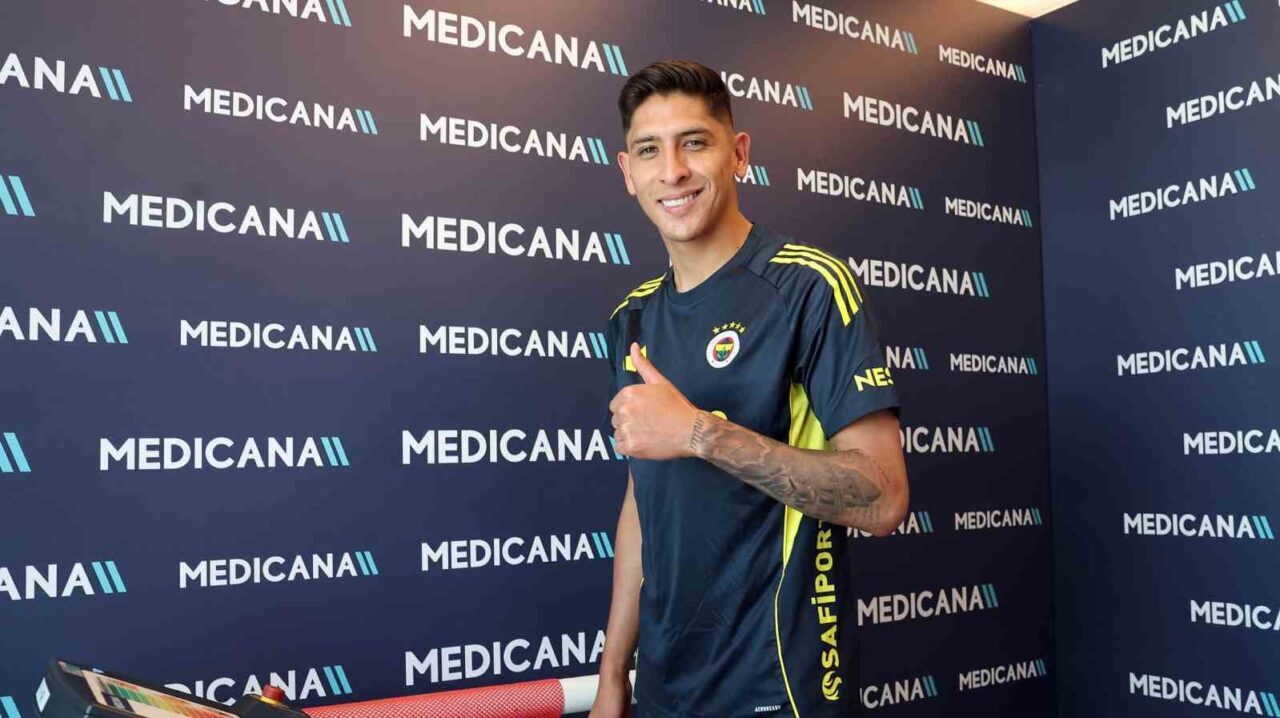 Fenerbahçe’nin yeni transferi Edson Alvarez, sağlık kontrolünden geçti. Fenerbahçe’nin kadrosuna