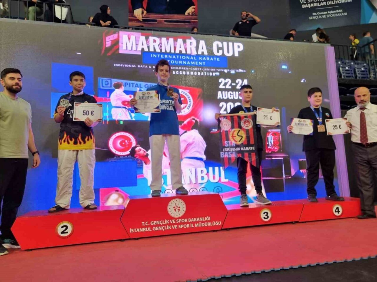İzmir’in Aliağa ilçesinden genç karateci Ege Erpınar, Uluslararası Marmara Cup