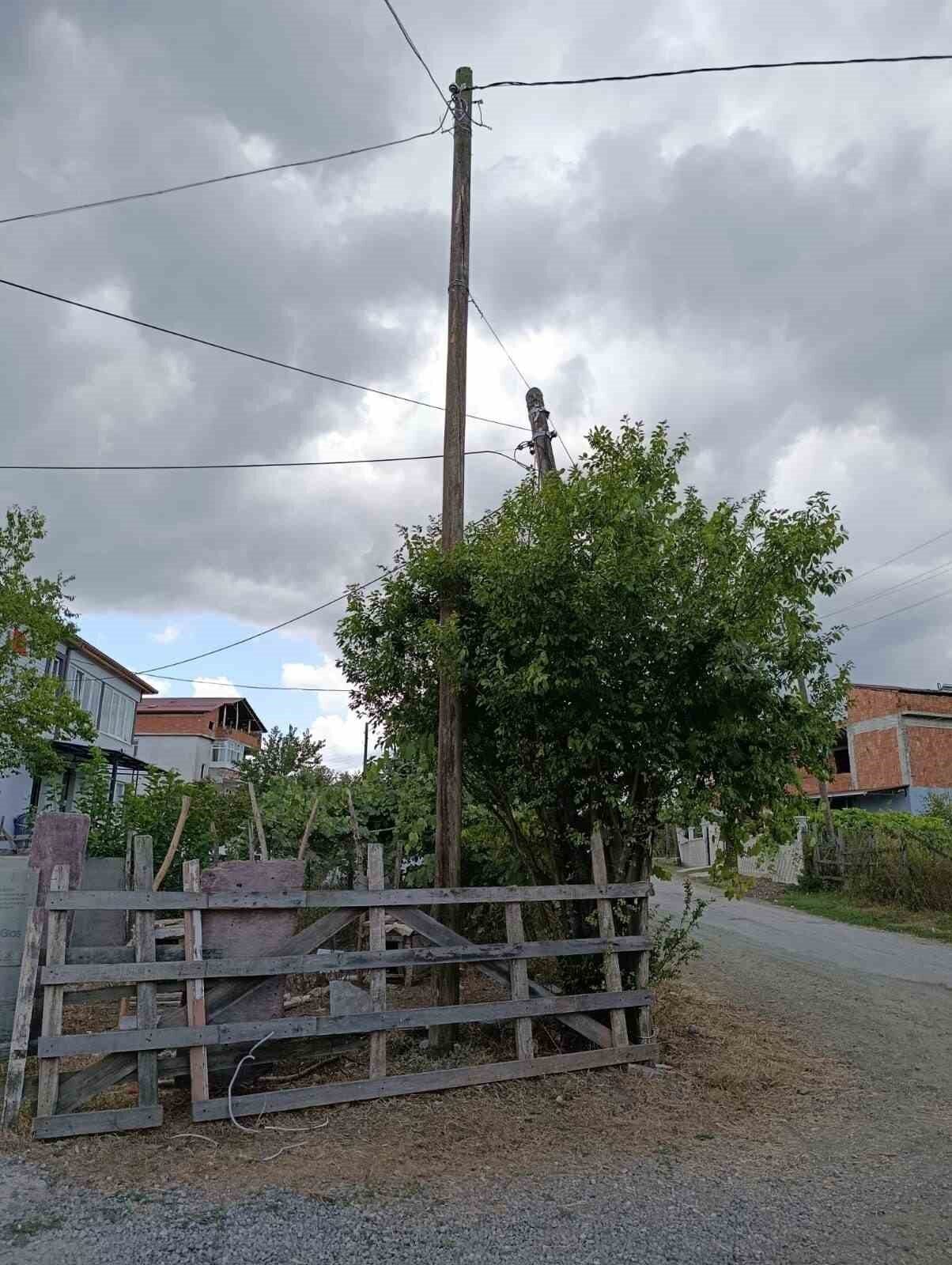 Samsun’un Çarşamba ilçesinde uzun süredir eğik durumda bulunduğu belirtilen ve