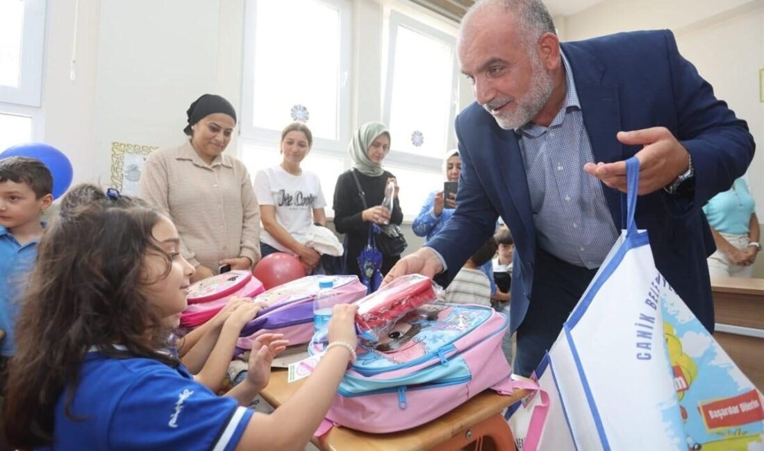 Samsun’un Canik Belediye Başkanı İbrahim Sandıkçı, eğitime yönelik farkındalık oluşturan