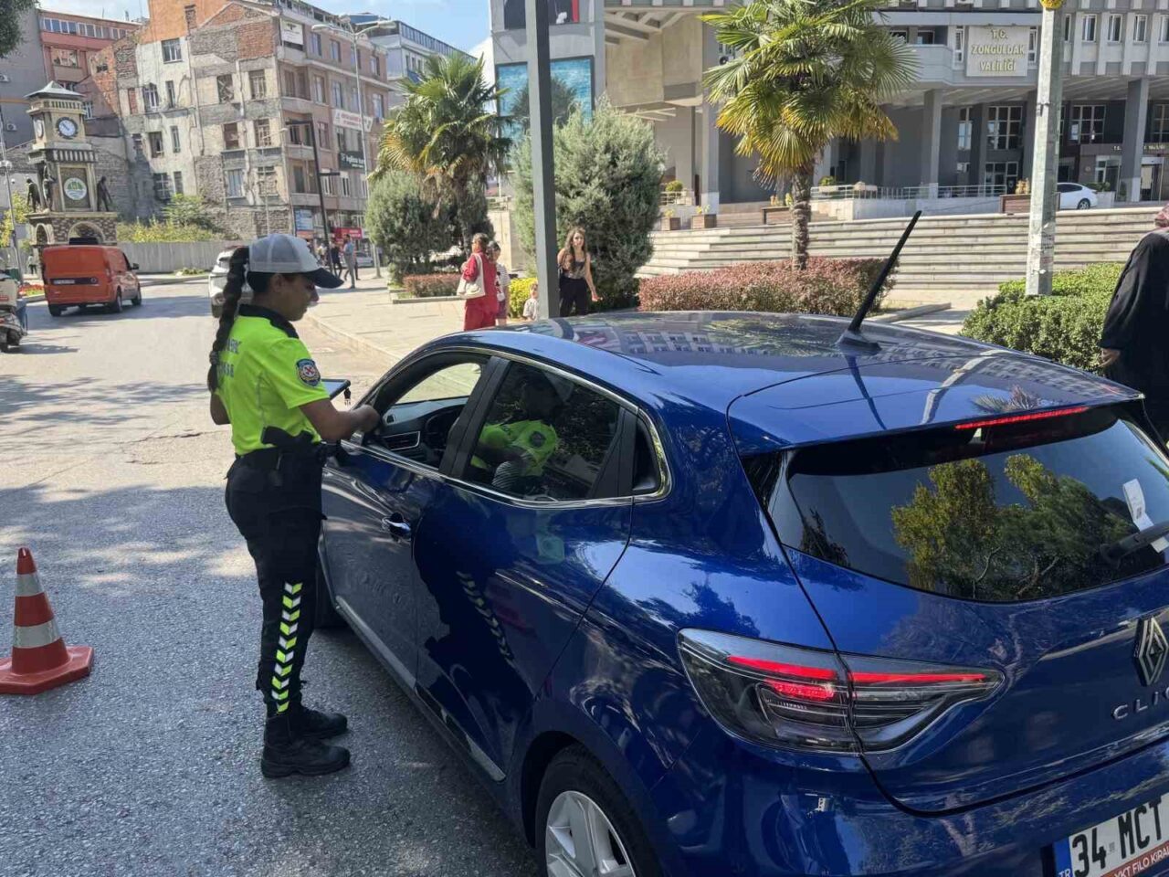 Zonguldak İl Emniyet Müdürlüğüne bağlı trafik ekipleri araç sürücülerine yönelik