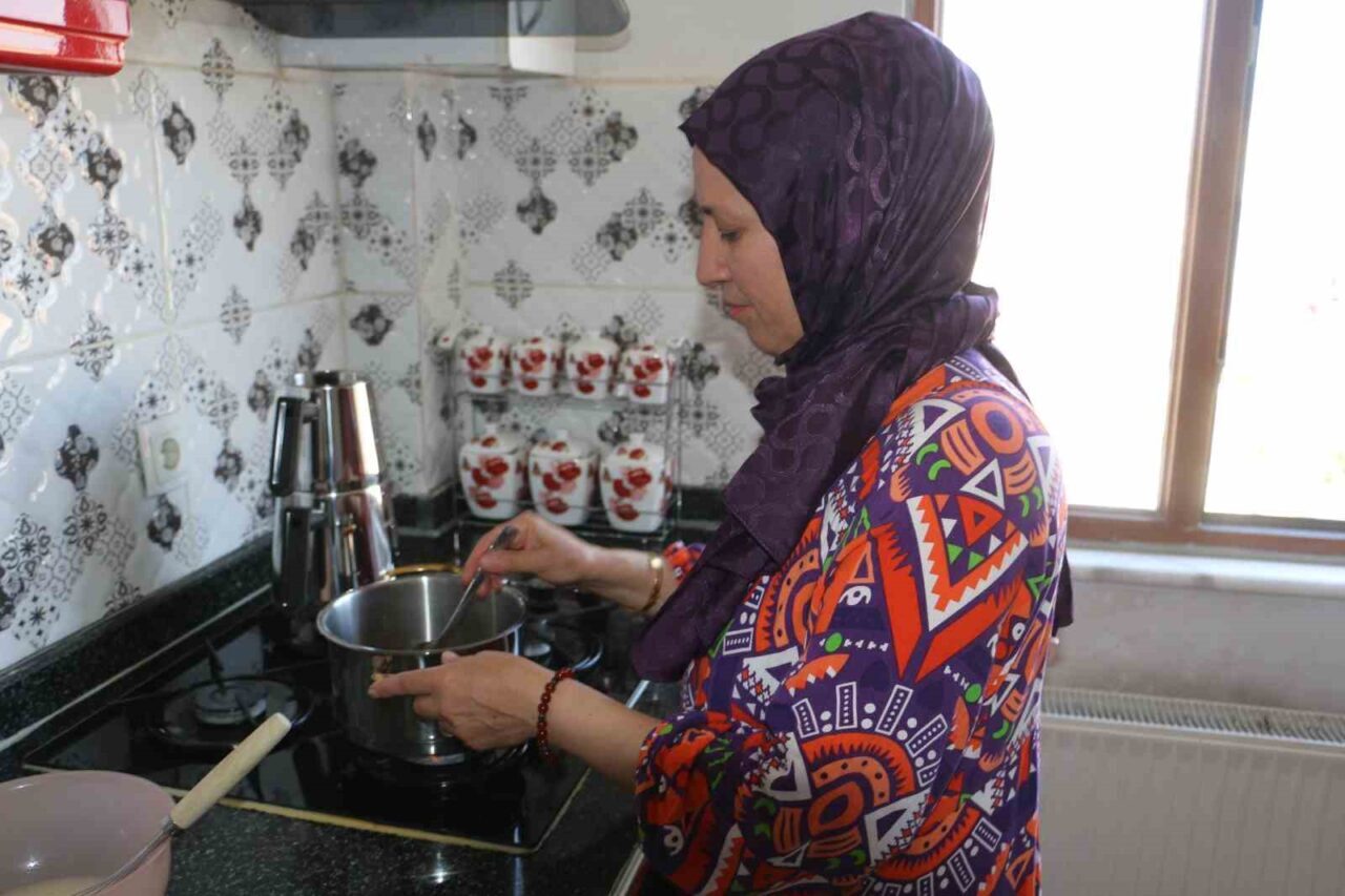 Diyarbakır’da yaşayan Zehra Şeker isimli kadın evde kendi mutfağında yaptığı