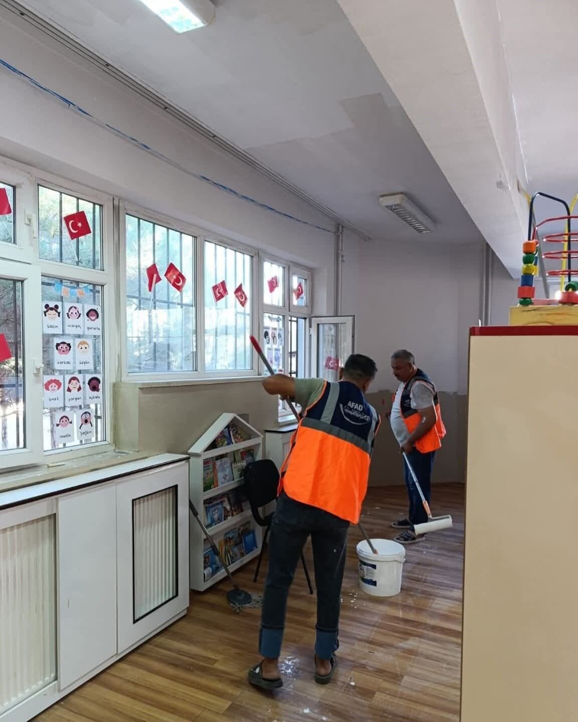 Elazığ Destek AFAD Gönüllüleri, Yazıkonak Anaokulu’nun tadilat ve boyama çalışması