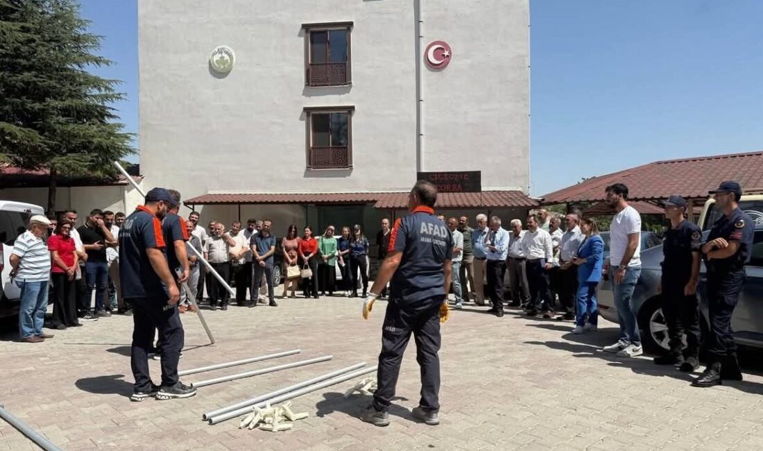 Elazığ’ın Ağın ilçesinde afet farkındalık ve yangın eğitimi verildi. Ağın
