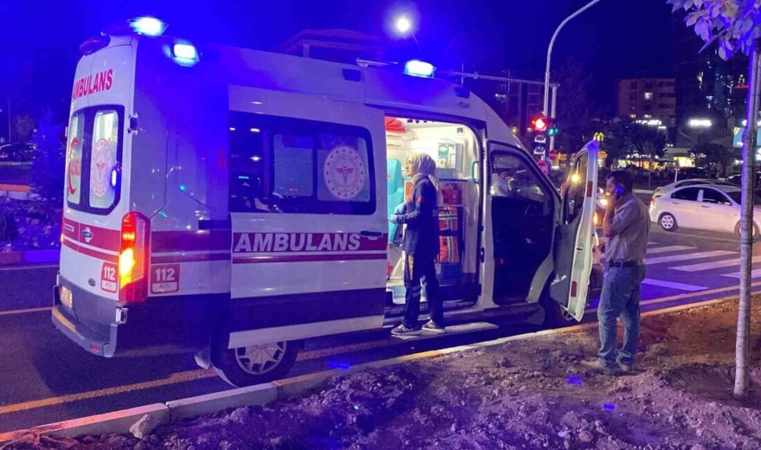 Elazığ’da ambulans ile otomobilin çarpışması sonucu meydana gelen kazada 3