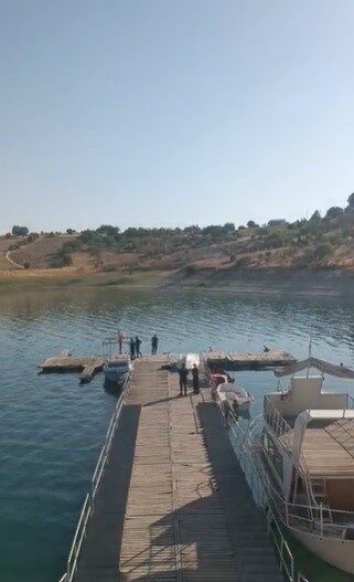 Elazığ’ın Ağın ilçesinde serinlemek için baraj gölüne giren genç, boğularak