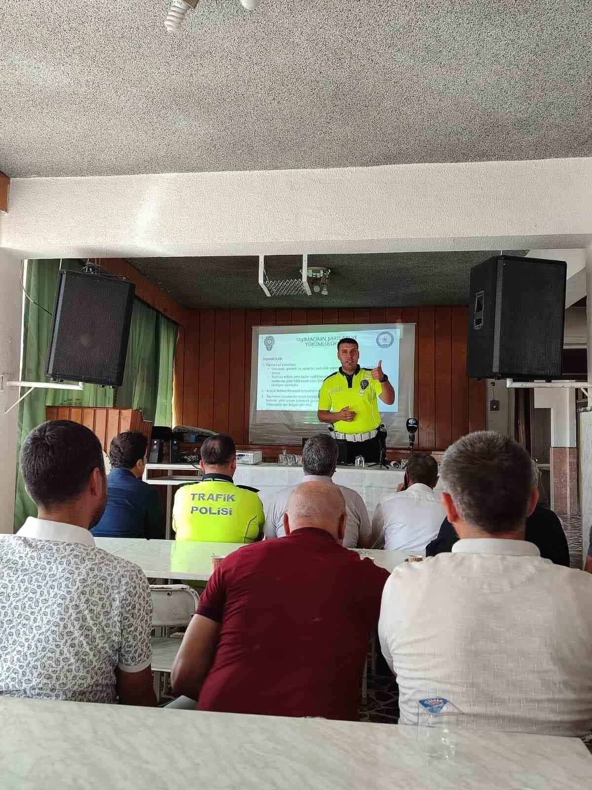 Elazığ’da servis şoförleri ve rehber personele trafik ve güvenlik eğitimi
