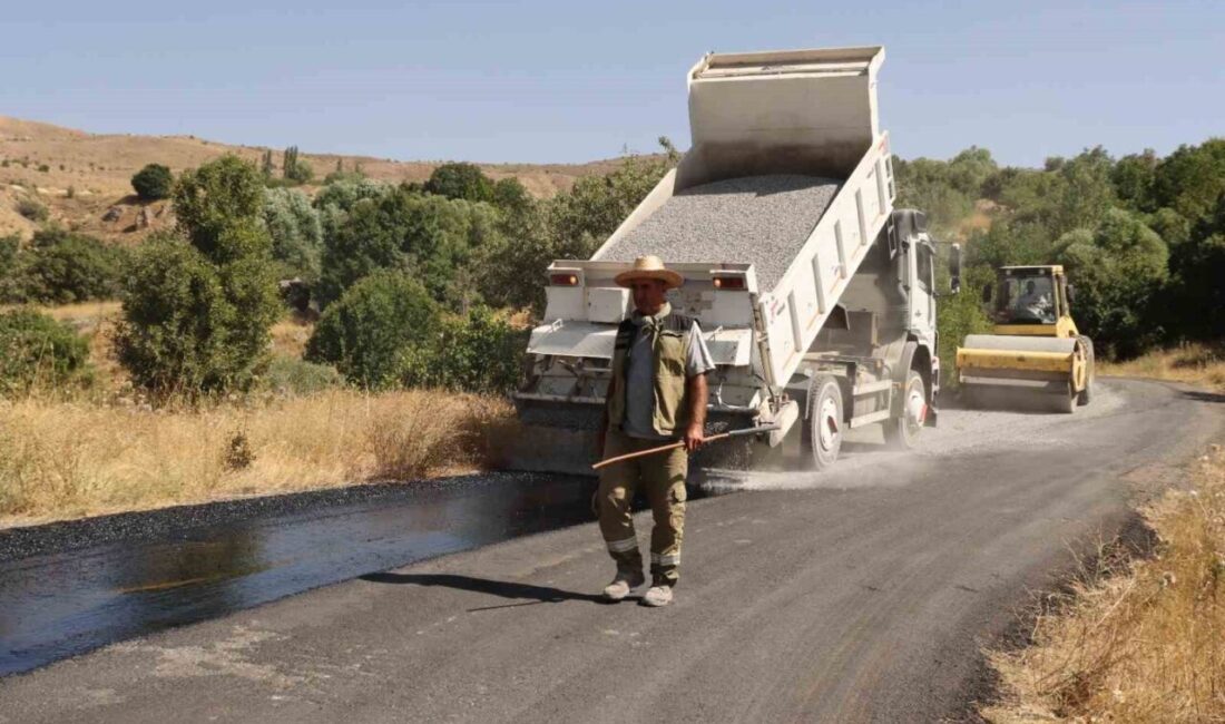 Elazığ İl Özel İdaresi tarafından köy yollarında asfaltlama çalışmaları devam