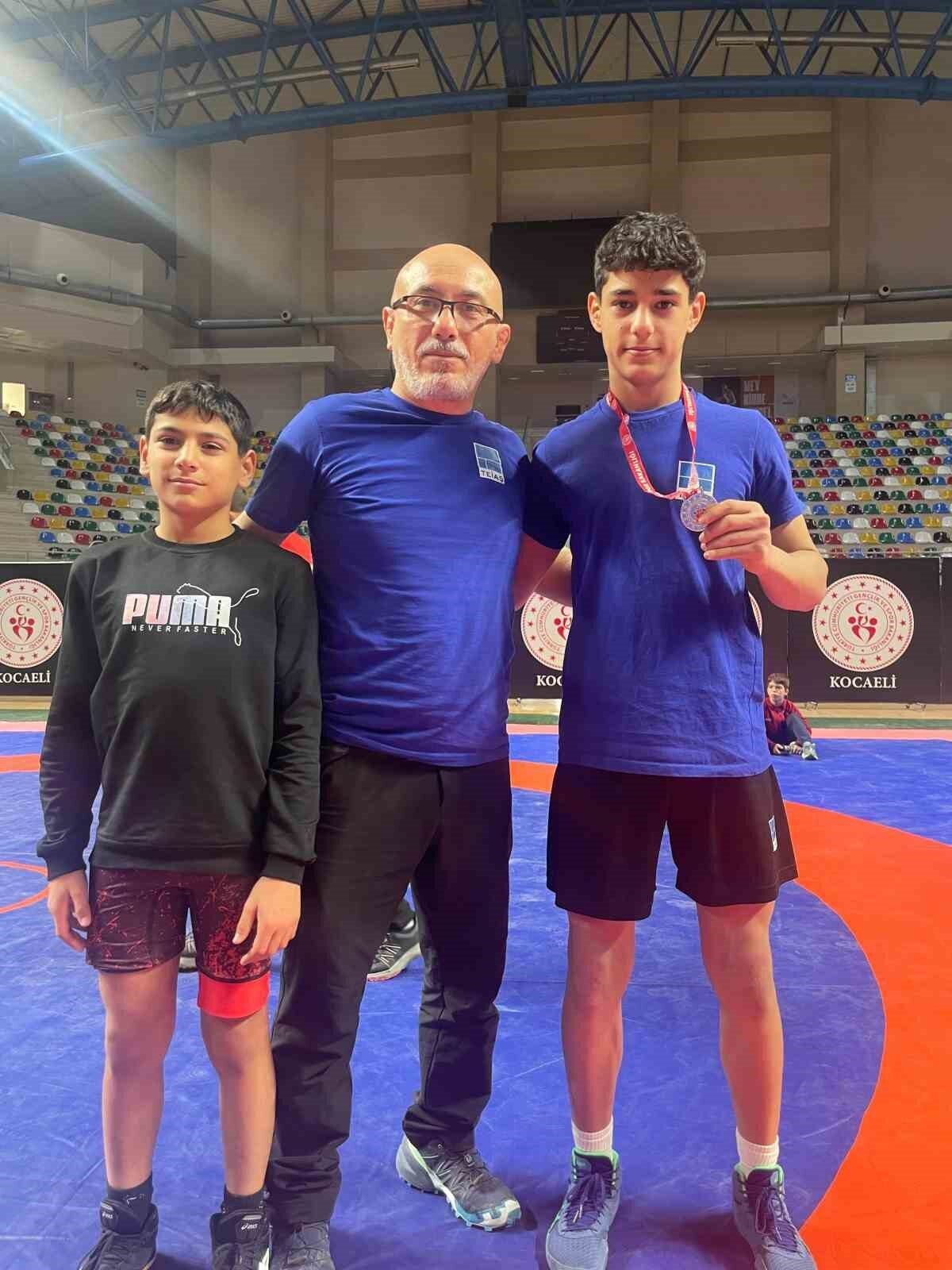 Minikler 14 Yaş Grekoromen Güreş Türkiye Şampiyonası’nda Elazığ’ı temsilen mindere