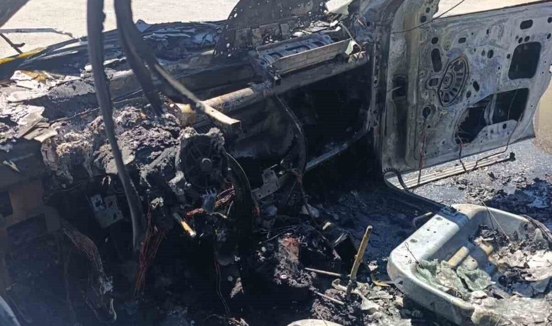 Yozgat’ın Sorgun ilçesinde seyir halindeki otomobilde yangın çıktı. Edinilen bilgiye