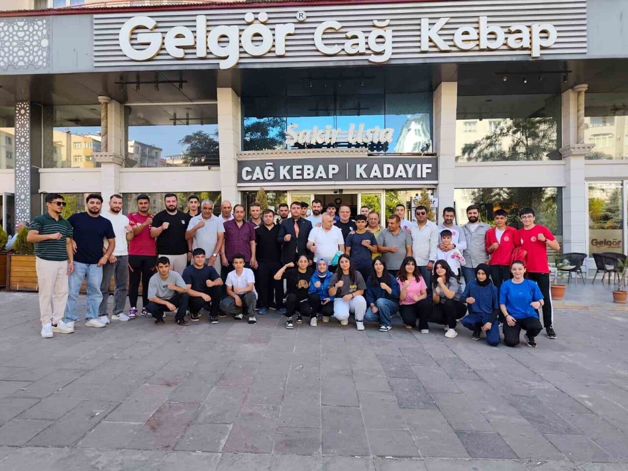 Erzurum’da amatör sporculara verdiği desteklerle tanınan Av. Ebubekir Elmalı, kentteki