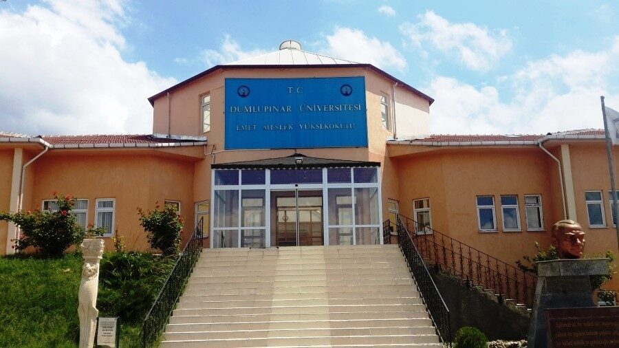 Kütahya Dumlupınar Üniversitesi (DPÜ) Emet Meslek Yüksekokulunda (MYO) 2025 YKS