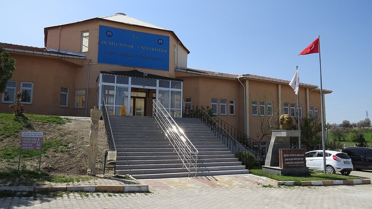 Kütahya Dumlupınar Üniversitesi’ne bağlı Emet Meslek Yüksekokulu’na 2025-YKS sonuçlarına göre